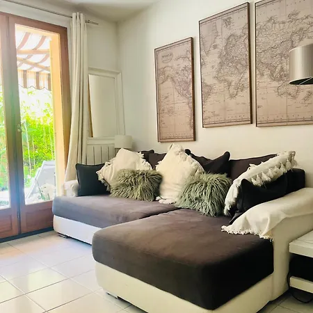 Le Nid D'amour Cyr *